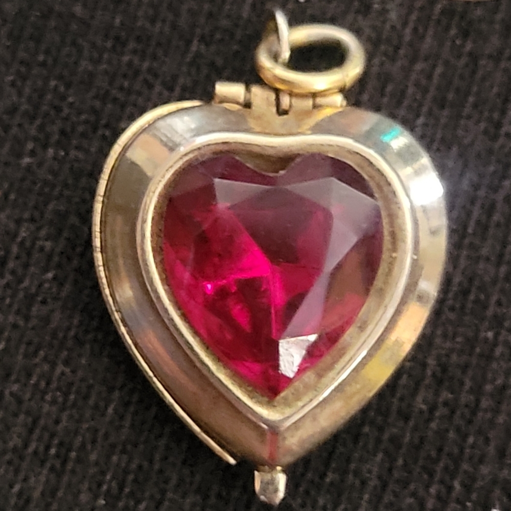 Red Rhinestone Heart Locket - Picture 3 of 12
